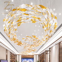 Lustre suspendu LED de luxe en aluminium sur mesure, avec feuilles d'érable en verre de cristal, pour hall d'hôtel et villa
