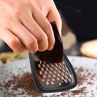 6-delige keuken gadgetset inclusief fruit- en groenteschiller, kaas- en chocolade rasp, flesopener, pizzames en gembermolen