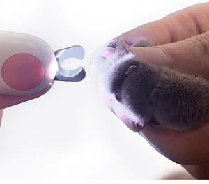 Cortauñas Profesional LED para Mascotas con Bloqueo de Seguridad, Mango Ergonómico con Anillo, Recortador de Uñas para Perros y Gatos, Herramienta de Aseo de Alta Visibilidad - Product Image 6