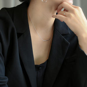 Collar con abalorio de sonrisa de latón y cristal de diseño elegante con circón Venta caliente Cadena de eslabones de moda para ocasiones de aniversario - Product Image 2