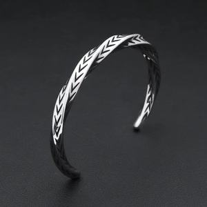 ยูนิค สร้อยข้อมือสแตนเลสสตีลรูปทรงลูกศรแบบวิกิ้งสำหรับผู้ชาย ทนทาน คุณภาพสูง สไตล์เรโทร วินเทจ เครื่องประดับโลหะหนัก ของขวัญ - Product Image 2