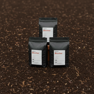 La biochar orgánica mejora la fertilidad del suelo, aumenta la retención de agua y favorece un mejor crecimiento de las plantas de forma natural. - Product Image 6