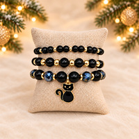 Bracelet superposé pour femme, thème Noël, avec pendentifs flocon de neige, sapin de Noël, chat noir et perles colorées, idéal pour le bureau ou la carrière
