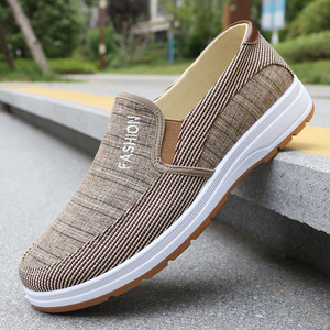 Chaussures tendance en toile de style ancien de Pékin pour hommes, respirantes et confortables, à enfiler, idéales pour le travail et la vente en gros à l'export. - Product Image 5