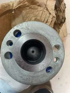 Les soupapes de décharge de contre-pression pour les réservoirs d'huile hydraulique de 6018, 6030, 6040, RH120C et RH170 sont de 479 à 2932. - Product Image 2