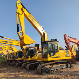 Excavadora Hidráulica Usada Komatsu PC220-8 de 23 Toneladas, Marca Japonesa, Año 2022, con Motor y Transmisión, en Venta a Precio Económico, Rendimiento Superior - Product Image 1
