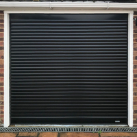 Porte à enroulement en aluminium résistante au vent et portail à plaque scellée au design minimaliste et stable pour supermarché extérieur