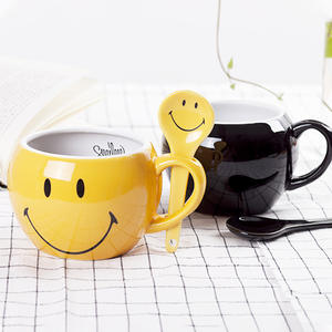 Mug en céramique personnalisable avec cuillère, glaçure jaune, mugs créatifs pour couples, cadeaux d'affaires - Product Image 2
