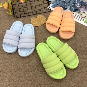 Moda personalizzata all'ingrosso Indoor Outdoor colorato antiscivolo una cinghia imbottita diapositive sandali donna <span class=keywords><strong>pantofole</strong></span> - Product Image 5