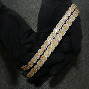 Pulsera de tenis de lujo minimalista chapada en oro de plata de ley 925 con moissanita amarilla y brillo extra. - Product Image 1