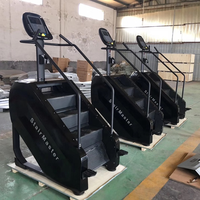 YG-C004 YG FITNESS Simulateur d'escalade commercial en métal à transmission intégrale avec écran LED, commande électrique, couleur personnalisable, garantie 2 ans
