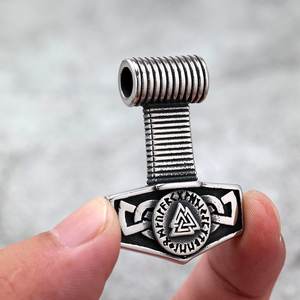 Collar Vikingo Unisex de Acero Inoxidable Nórdico con Diseño de Runas, Forma de Escudo, Geométrico Asimétrico, Regalo para Ropa - Product Image 2