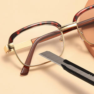 Lunettes de lecture Taizhou en métal avec verres 865, monture durable unisexe en plastique et métal, design à motif de débit d'eau - Product Image 1