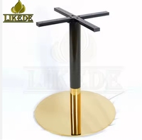 Pieds de table combinés noirs et dorés en acier inoxydable avec revêtement en poudre noire et plateau en fer croisé