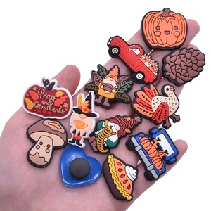 Breloques populaires en gros pour sabots d'enfants, motifs Lapin de Pâques, Papillon de Noël, Porte-bonheur mexicain, en PVC, taille 2,5-3,5 cm - Product Image 2