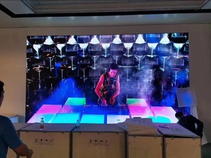 ป้ายไฟ LED แบบยืดหยุ่นปรับแต่งได้ พร้อมแม่เหล็กยึดติดด้านหน้า ความละเอียดสูง รองรับการใช้งานบนพื้น สำหรับโรงภาพยนตร์ คอนเสิร์ต และงานแสดงขนาดใหญ่ - Product Image 4