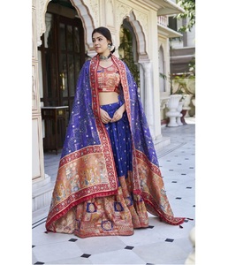 Lehenga festif brodé lourd avec chemisier élégant et vêtements de mariage indien de créateur de Dupatta Lehenga Choli pour la tenue de fête - Product Image 1