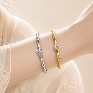 Bracelet en bambou de style chinois avec un diamant rond taille brillant pour femme, à porter au quotidien, ton or et argent - Product Image 3