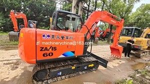 Mini-excavatrice Hitachi ZX60 d'occasion d'origine japonaise, 6 tonnes, avec moteur hydraulique sur chenilles et moteur à haut rendement. - Product Image 4