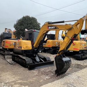 Mini-excavatrice sur chenilles Sany 60C d'occasion en excellent état, capacité 6 tonnes, moteur, pompe, boîte de vitesses et roulements 90% neufs pour vidéo - Product Image 1