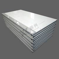 Panneau de protection de hockey en HDPE de 12 mm d'épaisseur, découpe assurant une trajectoire de rebond stable pour le puck, offre une haute performance de sécurité