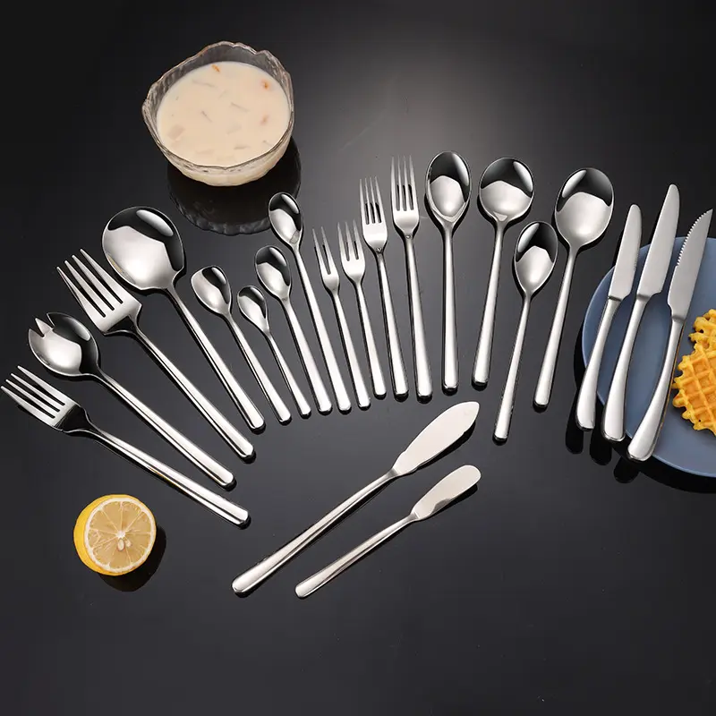 Cubiertos de diseño de borde en stock, cucharas de espejo dorado de 24 piezas, tenedores y cuchillos, juego de cubiertos plateados a granel
