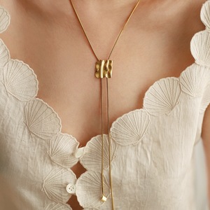 CAIOOCHE Collier long en acier inoxydable avec pendentif cœur, chaîne dorsale à pampilles, design géométrique minimaliste et chaîne réglable, Bijoux - Product Image 2