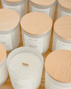 LANJO Bougie parfumée artisanale à l'huile aromatique, décoration de maison pour Thanksgiving et Noël, bougie en cire de soja personnalisée dans un bocal en verre avec couvercle en bois, biologique - Product Image 4