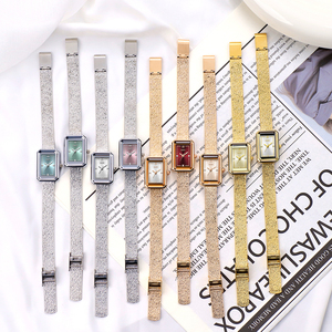 นาฬิกาควอตซ์สไตล์วินเทจ ขนาดกะทัดรัด ดีไซน์ประณีต - Product Image 3