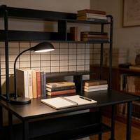 Bureau de jeu YuantuDurable en panneau MDF, système de rangement à plusieurs niveaux, structure robuste, table d'ordinateur pour jeux et travail