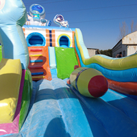 Vente en gros personnalisée de toboggans géants et de trampolines gonflables multi-personnes, grandes structures gonflables à thème