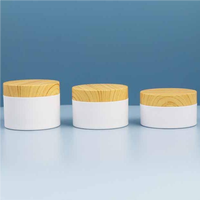 Récipient cosmétique de crème pour le visage en plastique PET pour crème pour le visage Pot en plastique blanc avec capuchon en bambou