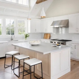 Cuisine contemporaine en forme de L avec îlot, prête à assembler, armoires en bois laqué, matériau du panneau - Product Image 2