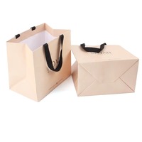 Impression de logo personnalisé Sac en papier texturé de luxe Sacs d'emballage cadeau cosmétique