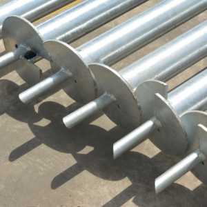 Pieux hélicoïdaux en acier galvanisé à chaud pour la fixation de systèmes solaires, avec possibilité de personnalisation - Product Image 1