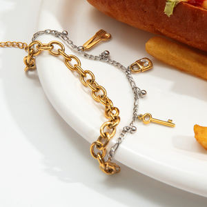 Pulsera de Acero Inoxidable Chapada en Oro de 18K con Circonita, Dos Tonos, Cierre de Corazón, Colgante de Cuchara, Tenedor y Llave - Product Image 5