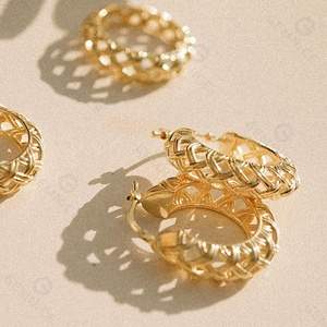 Orecchini a Cerchio Grande con Design Intrecciato, Gioielli Economici alla Moda di Gemnel Yiwu per Donne - Product Image 4