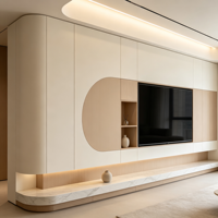 Console murale en chêne blanc crème sur mesure avec niche TV encastrée pour projet de villa de luxe ou de résidence montagne