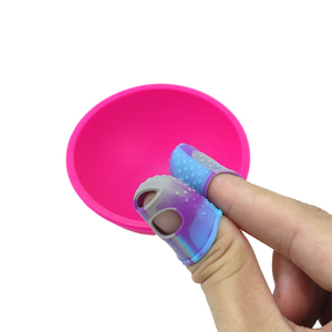 Protections de doigts en silicone colorées, forme ovale, sans BPA, design moderne, pour cadeaux de fête - Product Image 2