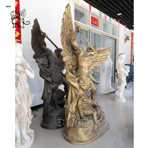 Statua in Bronzo dell'Arcangelo Michele a Grandezza Naturale, Stile Occidentale, Famosa Scultura Religiosa in Ottone con Angelo Gabriele e Diavolo - Product Image 3