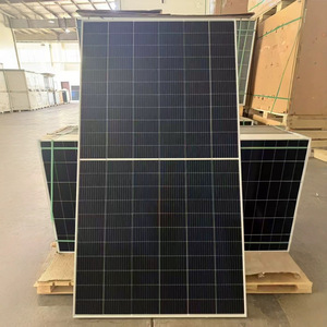 Panneau solaire N-Type TOPCon 700W à double verre, cadre noir, module bifacial demi-cellule, efficacité 21,6 %, pour C&I, montage au sol et sur toiture - Product Image 2