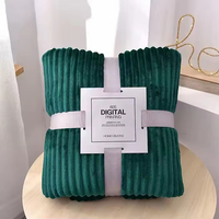 Vente en gros de couvertures en polaire tissée 300G, 100% polyester, emballage en sac OPP, couverture chaude pour cadeau, utilisation domestique en hiver