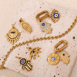 Amuletos de la Fortuna Guardiana |   Charm de Acero Inoxidable Chapado en Oro PVD de 18K |   Colgante de la Suerte con Protección Antideslustre para la Fabricación de Joyas - Product Image 2
