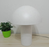 Lampe de bureau blanche minimaliste moderne, design champignon de luxe, éclairage de table de chevet pour la lecture, pour les projets d'hôtellerie