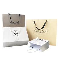Échantillon gratuit sacs à provisions en papier recyclé avec logo personnalisé pour l'emballage de vêtements chaussures sac en papier sur mesure