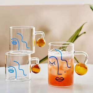 Kreative neuartige moderne Glas becher mit Gesichts muster nach Hause Glaswaren täglich Tee Kaffeetassen Saft Milchglas mit Griff - Product Image 1