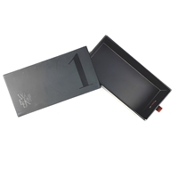 Boîte cadeau personnalisée en carton rigide noir mat avec logo en relief pour accessoires de mode et lunettes
