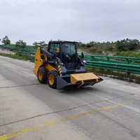 XC740K Compact Skid Steer Loader Wheel Loader Mesin Motor Gearbox Pompa yang Andal Kapasitas 750kg untuk Konstruksi dan Lanskap