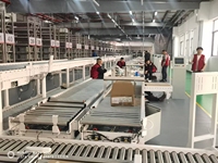 Nouvelle ligne de convoyeur à rouleaux en acier inoxydable robuste pour l'usine de fabrication Vitesse réglable et conception durable