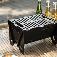 Barbecue portable au charbon de bois, compact et pliable, pour pique-nique en plein air, camping et jardin.